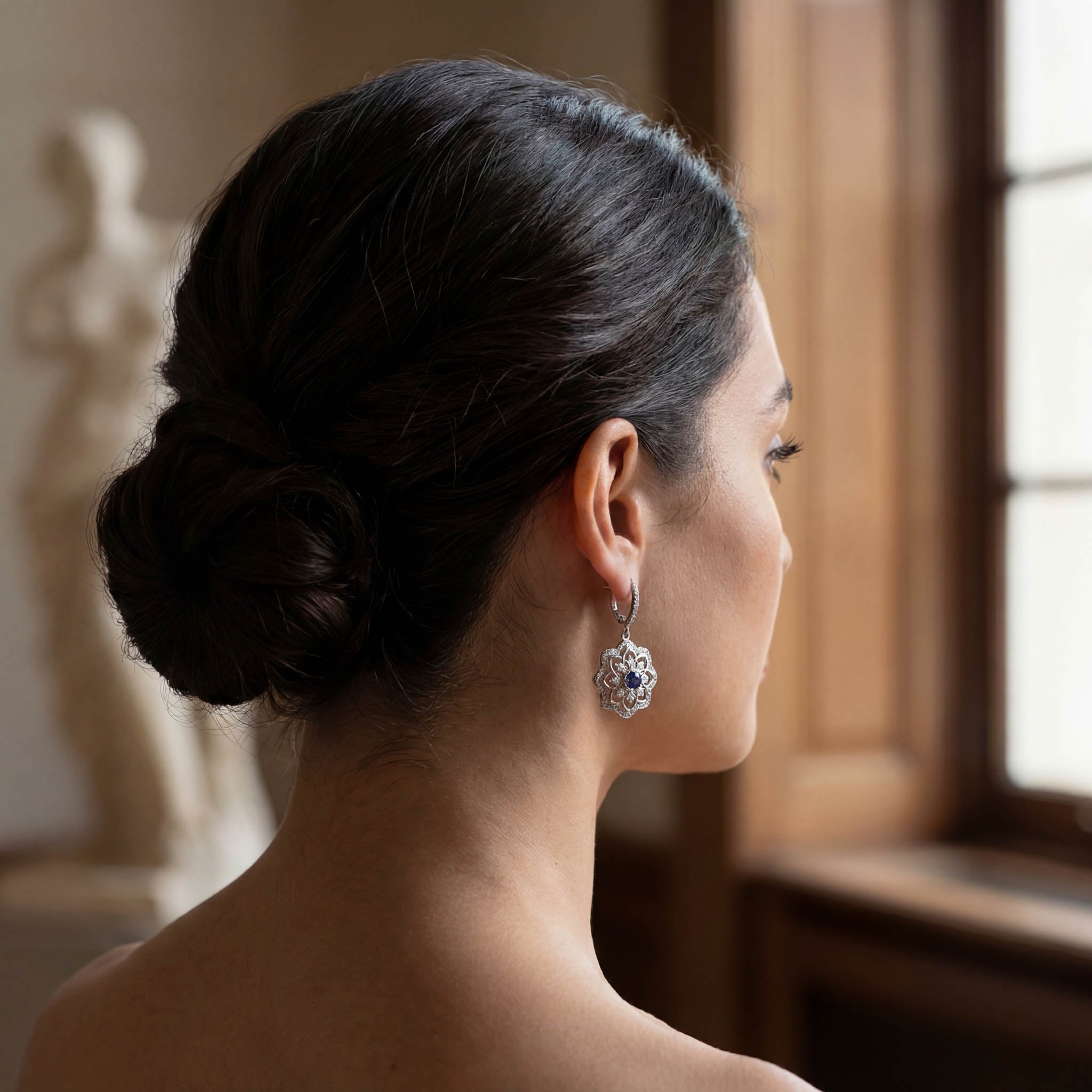 Gol-e Sefid earring single piece, 18ct white gold with lever-back fitting