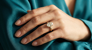 Nahid Venus Architectural Solitaire - Hand Shot